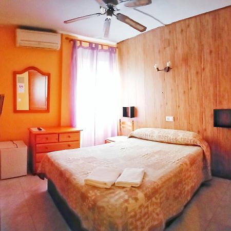 Hostal Cristina دينايا المظهر الخارجي الصورة