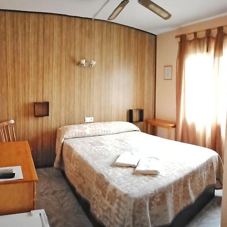 Hostal Cristina دينايا المظهر الخارجي الصورة