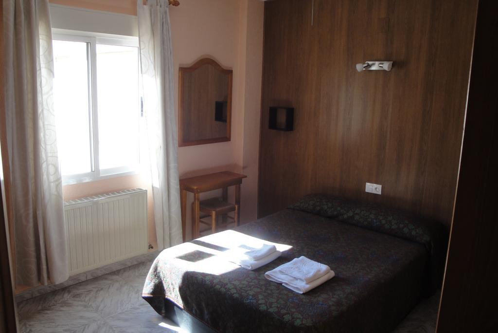 Hostal Cristina دينايا المظهر الخارجي الصورة