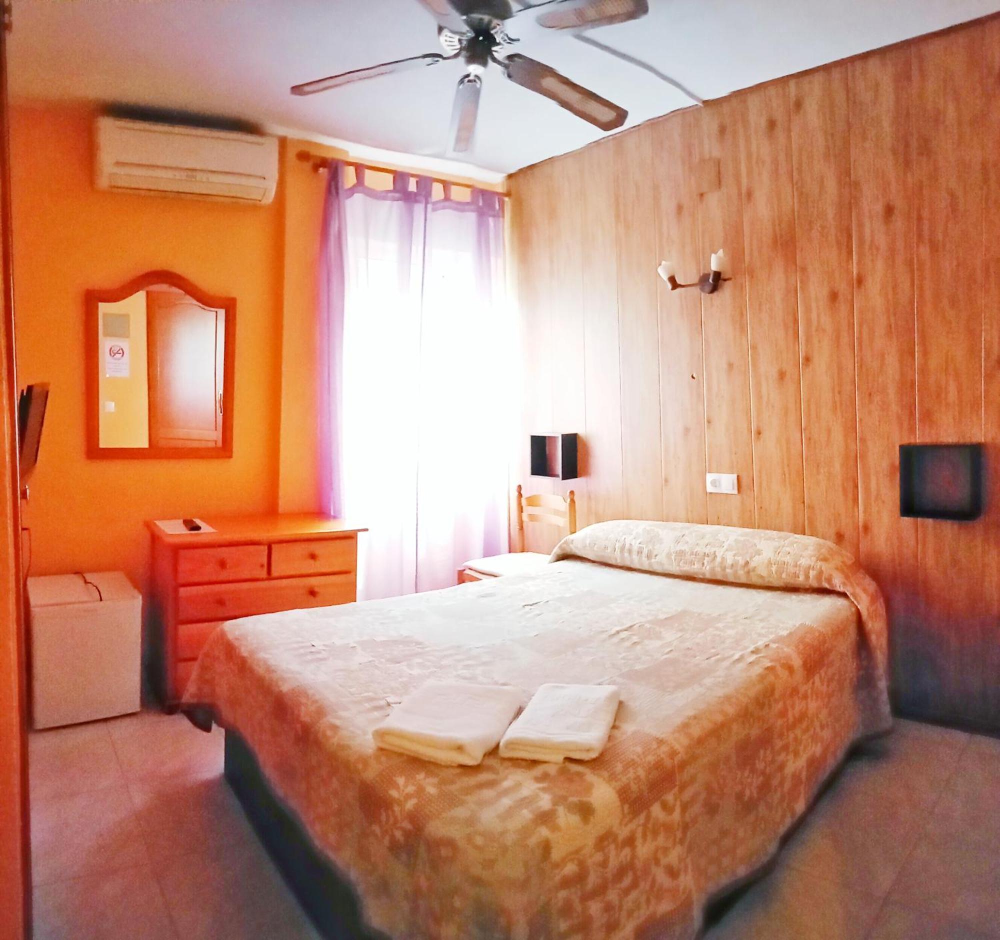 Hostal Cristina دينايا المظهر الخارجي الصورة