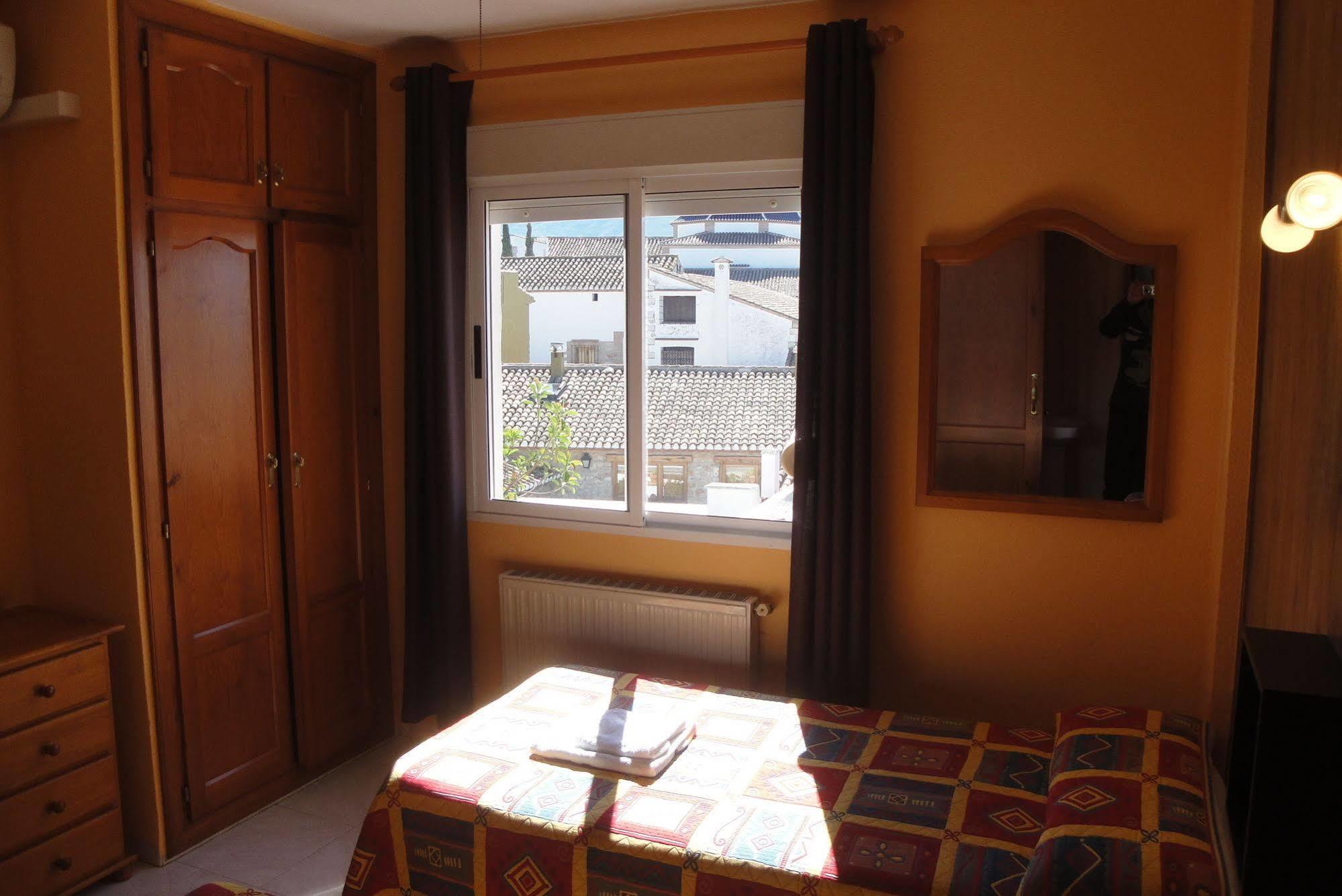 Hostal Cristina دينايا المظهر الخارجي الصورة