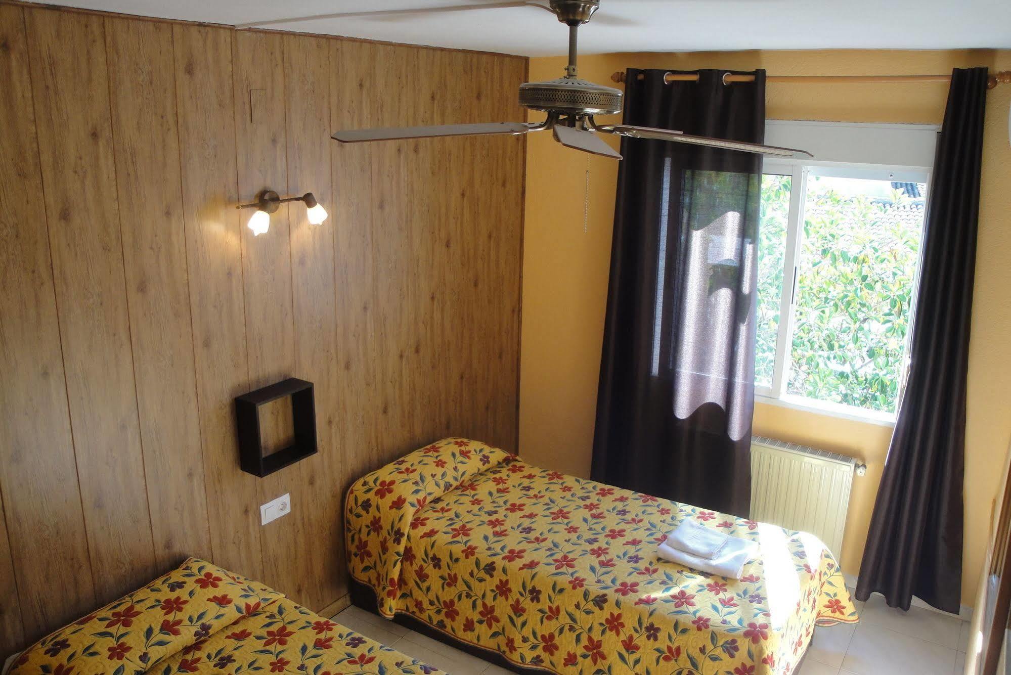 Hostal Cristina دينايا المظهر الخارجي الصورة