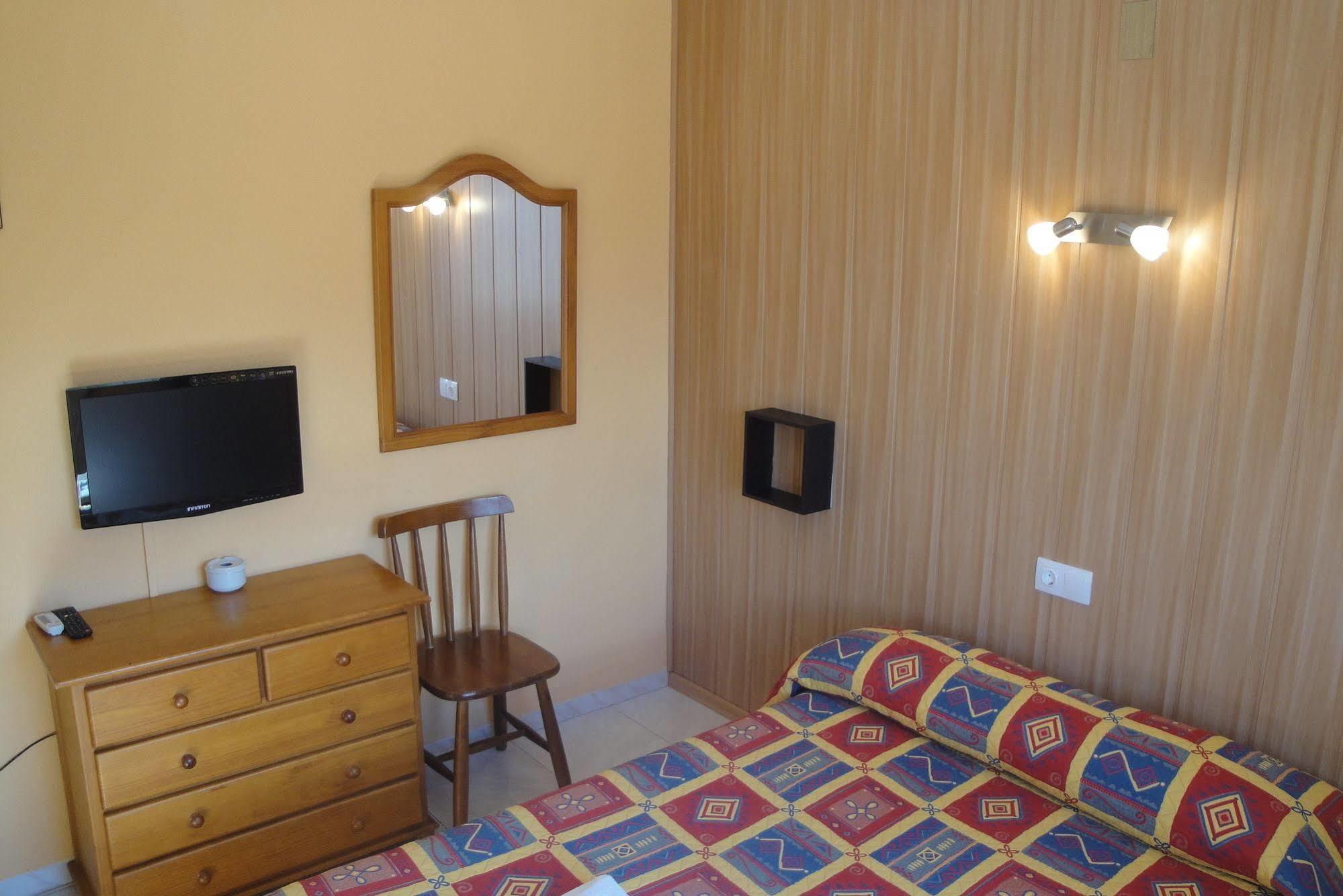 Hostal Cristina دينايا المظهر الخارجي الصورة