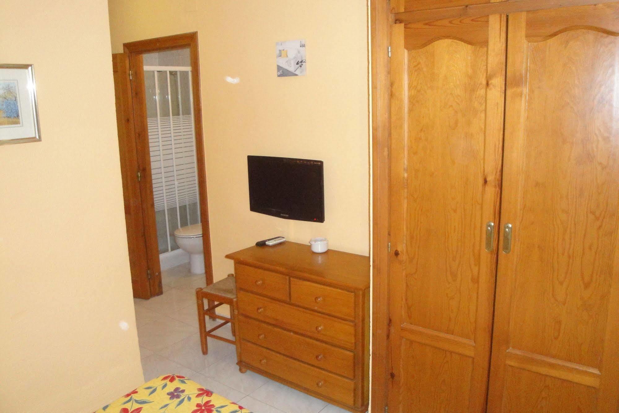 Hostal Cristina دينايا المظهر الخارجي الصورة