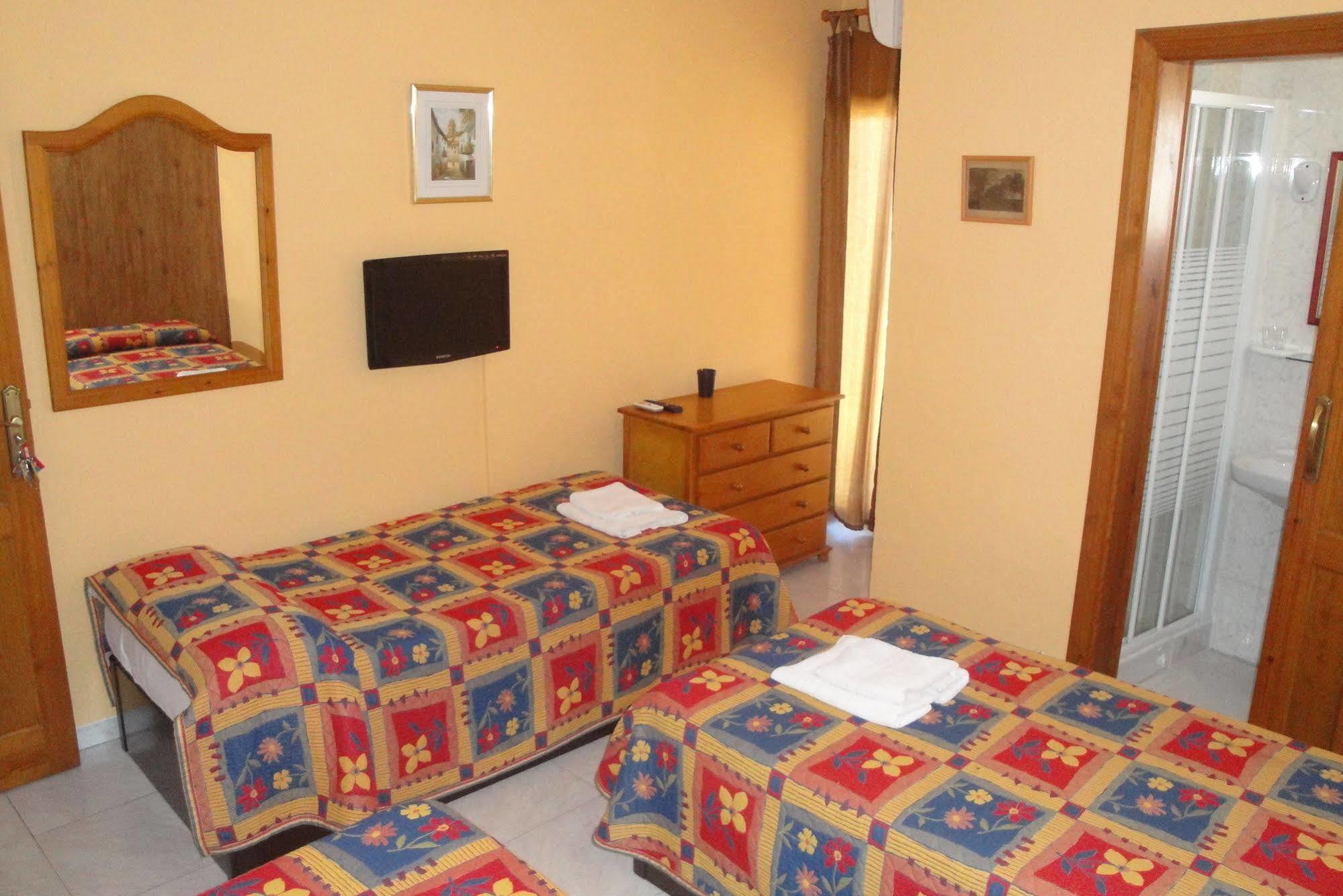 Hostal Cristina دينايا المظهر الخارجي الصورة