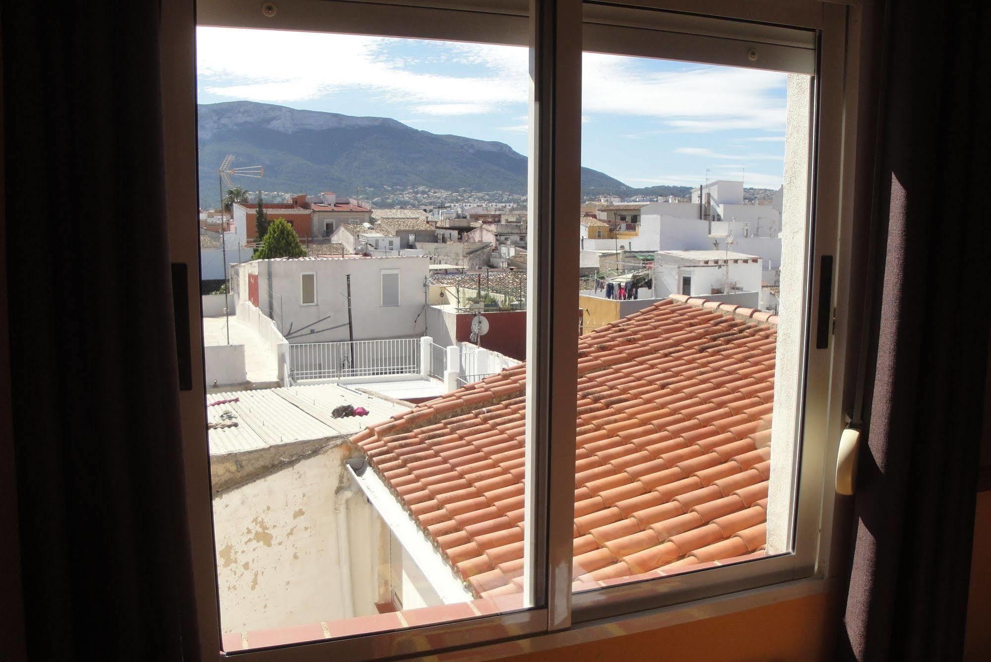 Hostal Cristina دينايا المظهر الخارجي الصورة